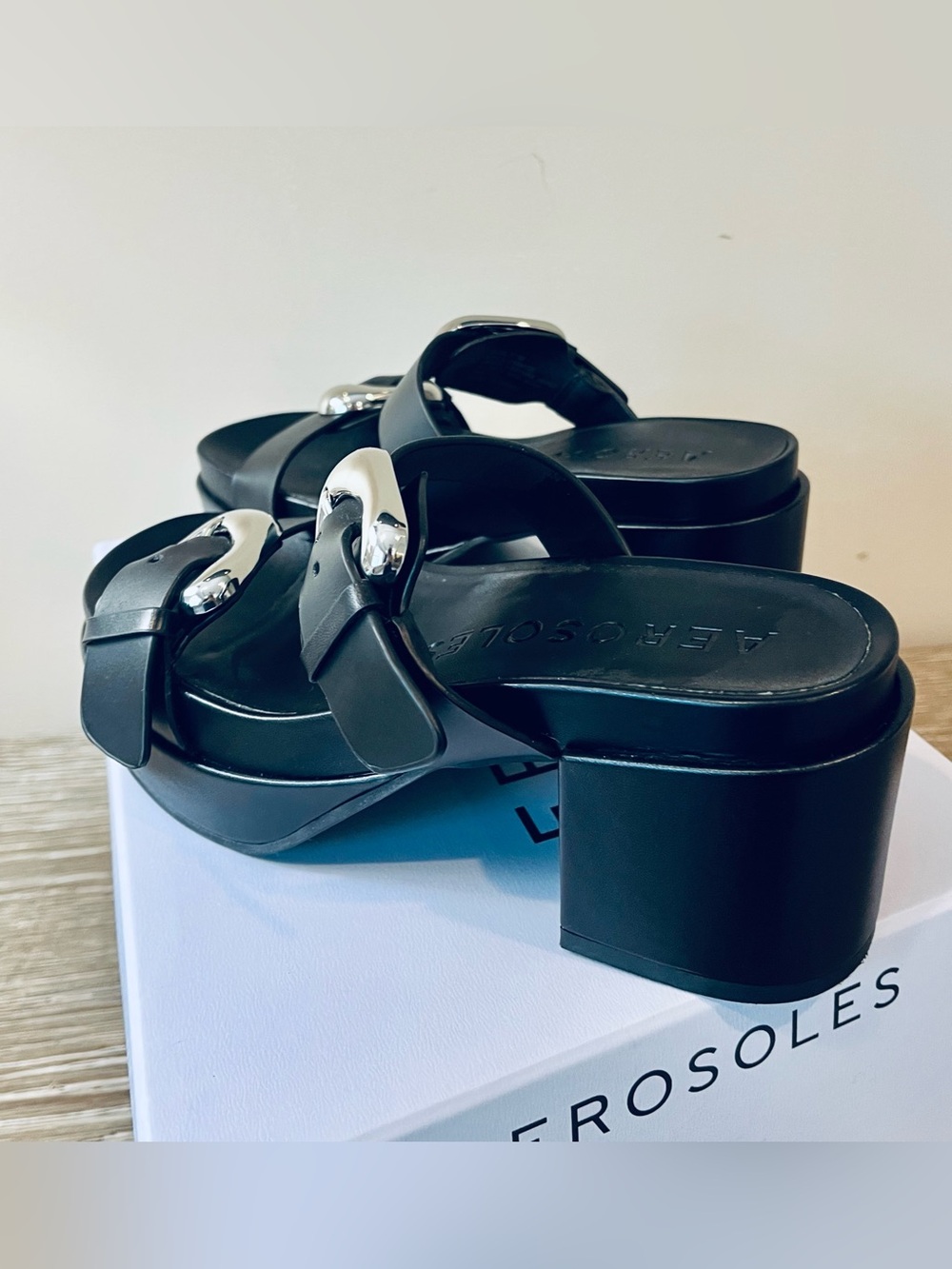 Aerosols Chance Black Leather Platform Sandals for women.  Size 7